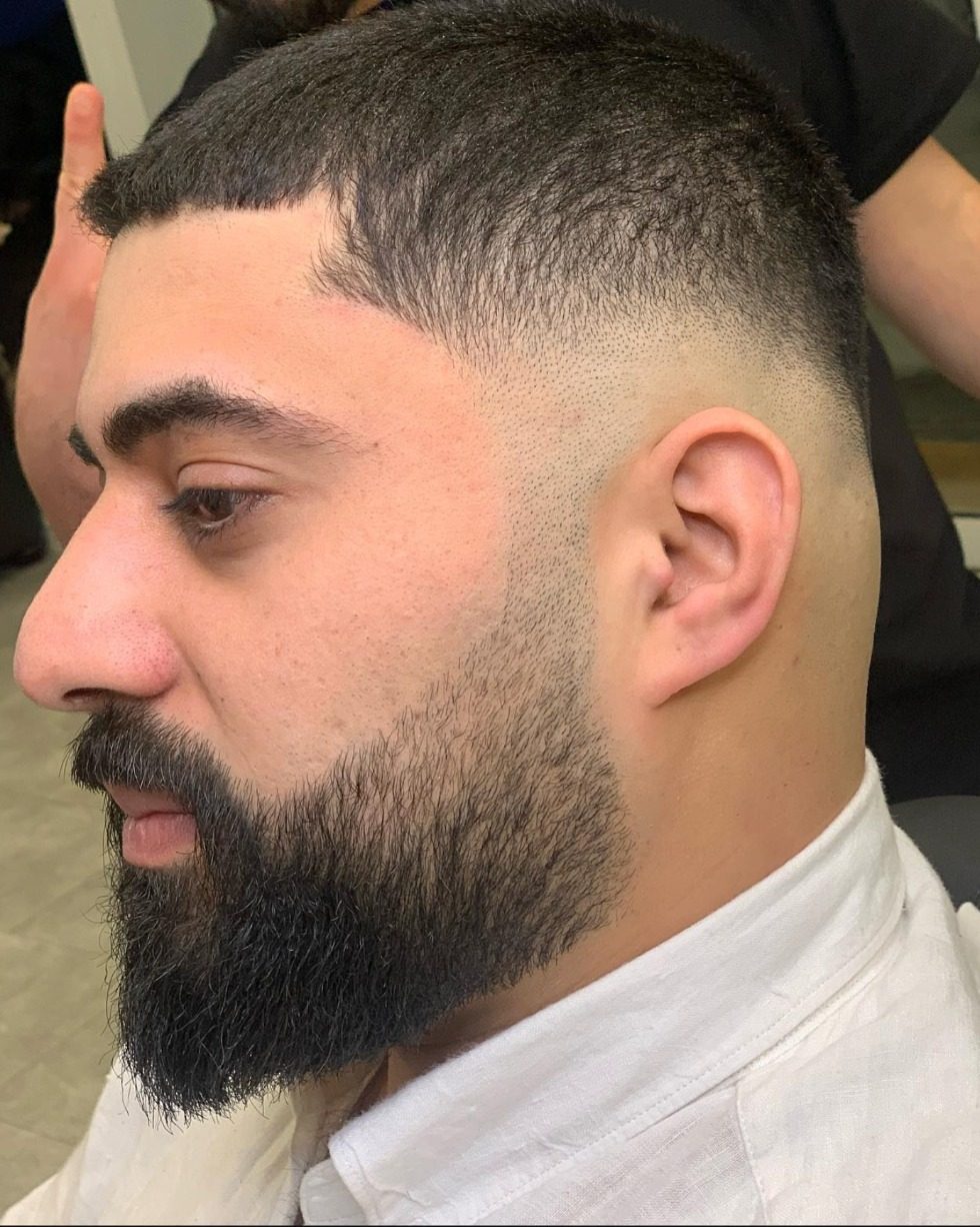 Kurzer Fade mit Vollbart