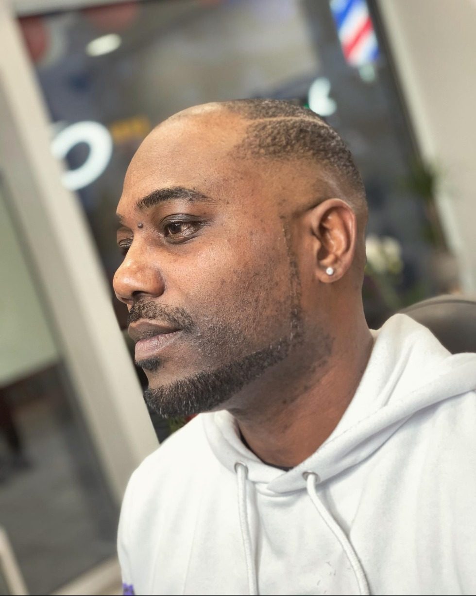 Buzz Cut mit Konturen
